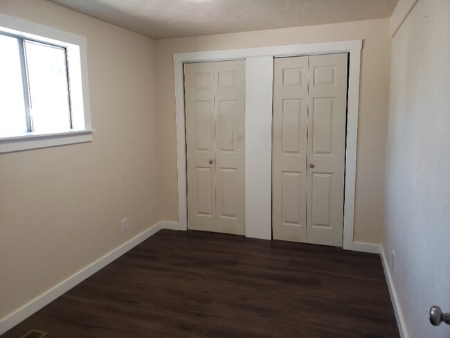 Foto del edificio - 618 11th St W