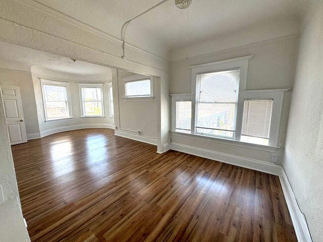 Building Photo - 871 27th St