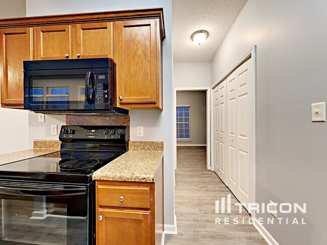 Building Photo - 5725 Shining Oak Ln