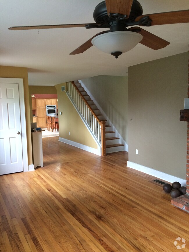 Building Photo - 111 Spring Hill Lane