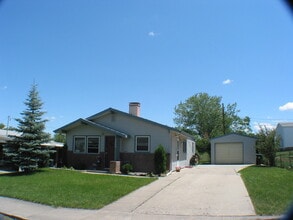Building Photo - 3204 Oak Ave