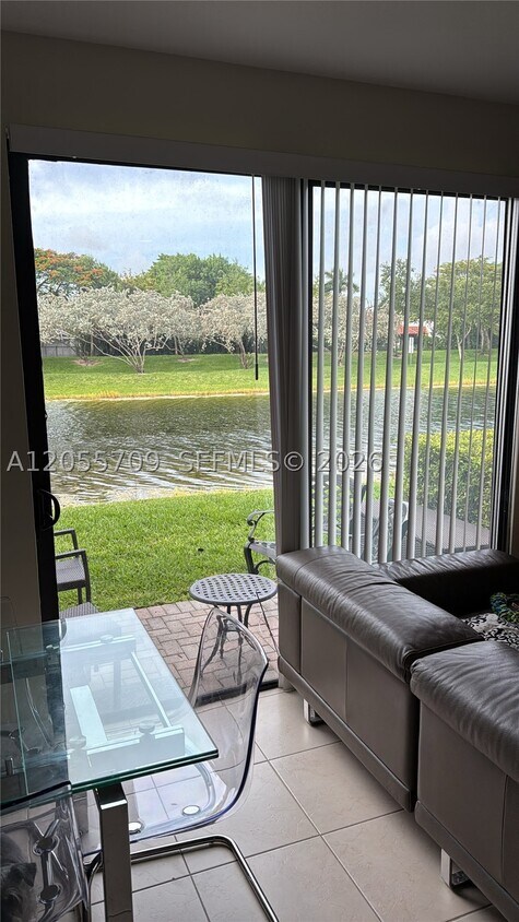 Foto del edificio - 377 NE 194th Terrace