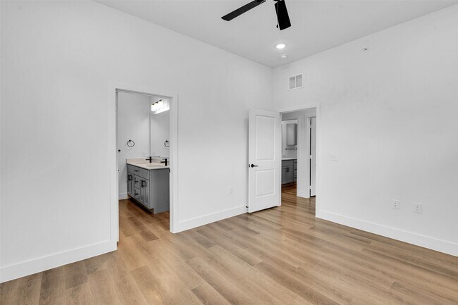 Foto del edificio - 1712 Bernard St