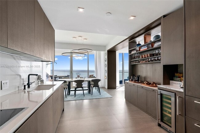 Foto del edificio - 16901 Collins Ave