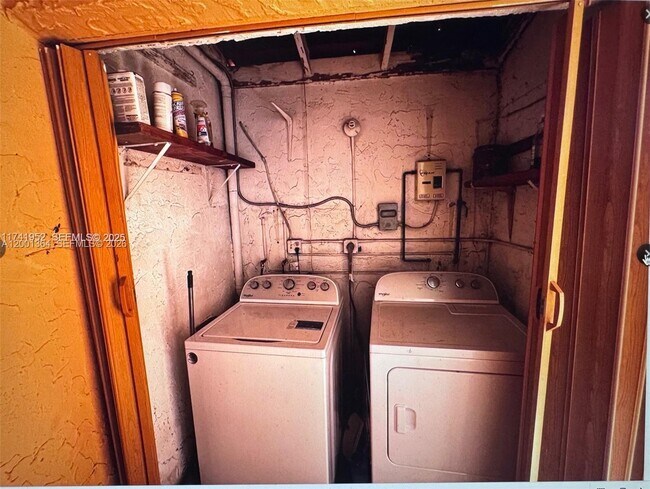 Foto del edificio - 4372 W 11th Ln