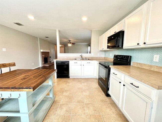 Building Photo - 3000 Groveland Terrace