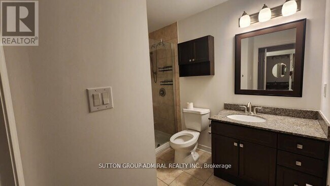 Photo du bâtiment - 1030 Coronation Dr