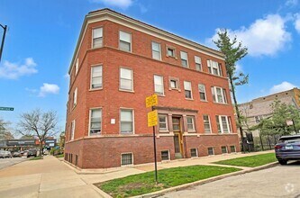 Building Photo - 3600 N Hermitage Ave