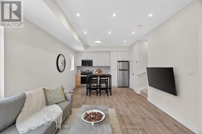 Building Photo - 31 Harrow Dr