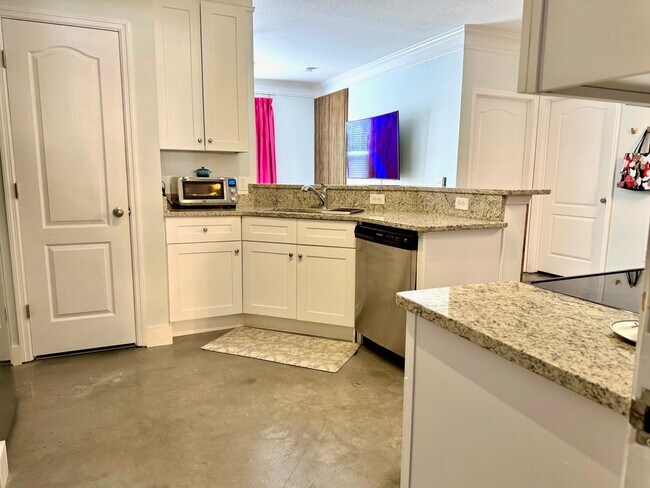 Foto del edificio - 2 Bedroom/ 2 Baths / 2 Car Garage Condo Fo...