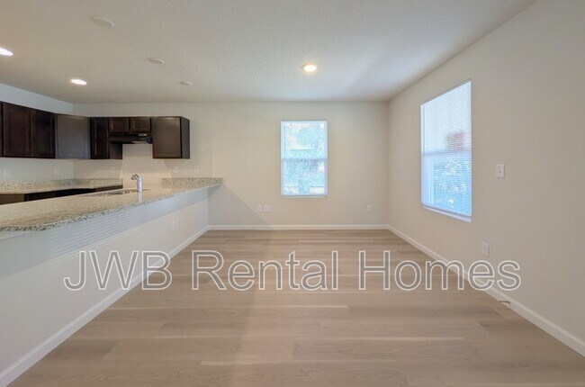 Foto del edificio - 1736 W 30th St