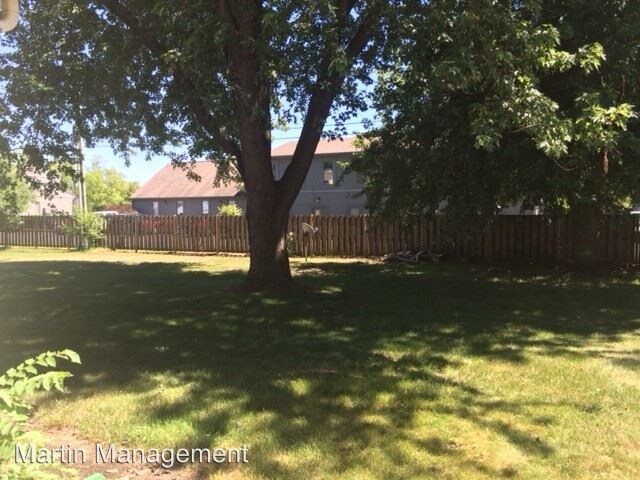 Building Photo - 6839-6841 Woodlake Dr