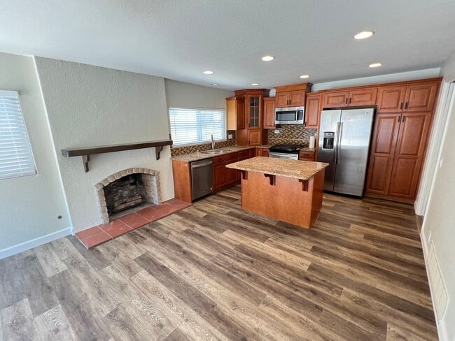 Building Photo - Beautiful 3 Bed 2.5 Bath Anaheim Hills Home