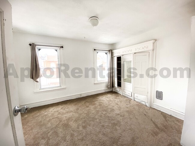 Bedroom 1 - 356 Ophelia St