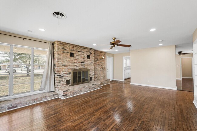 Building Photo - 10645 Oak Brook Dr