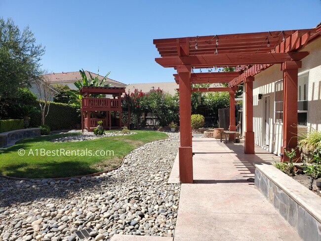 Foto del edificio - 3520 Oakdale Rd