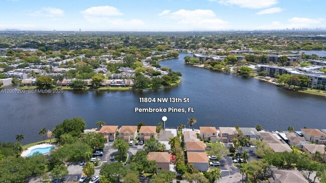 Foto del edificio - 11804 NW 13th St