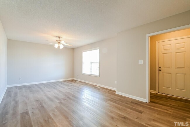 Foto del edificio - 229 Tavistock Ct