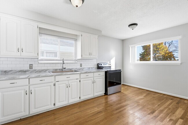 Foto del edificio - 24609 Flower Ave