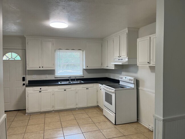 Foto del edificio - 303 Springdale Dr