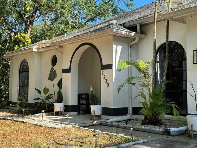 Foto del edificio - 7230 Oakridge Ave