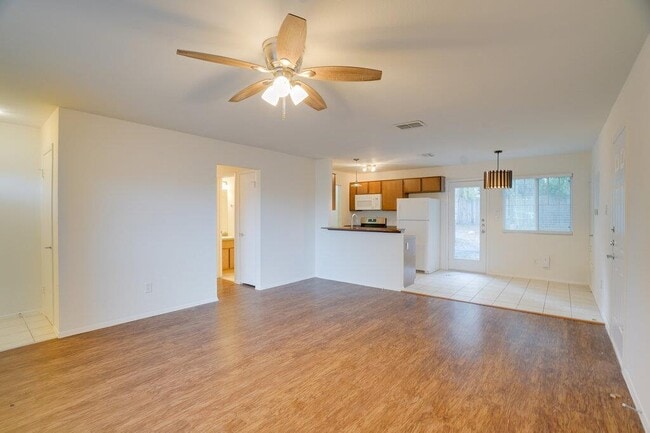 Building Photo - 7100 Barnsdale Way