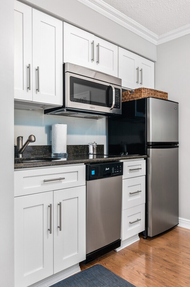Foto del edificio - 5715 Creeks Crossing N