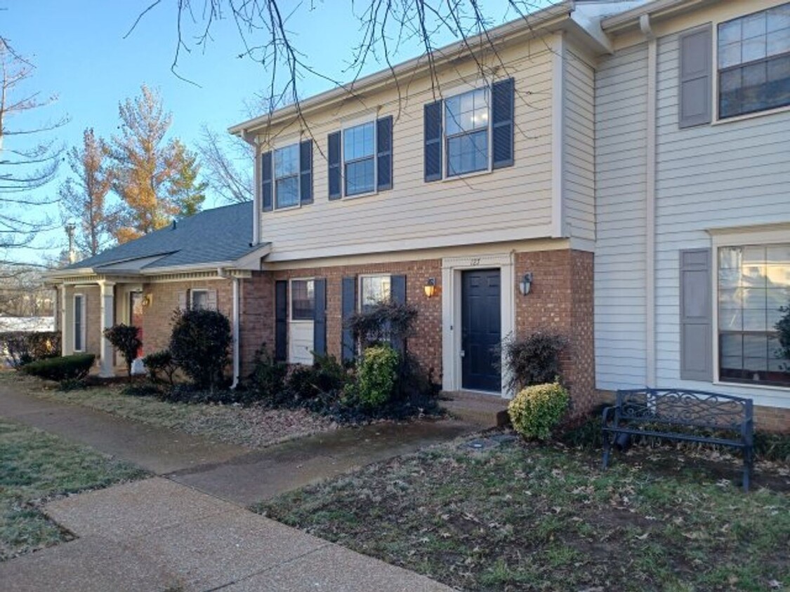 Primary Photo - 3 br, 2.5 bath House - 127 Brentwood Pt.