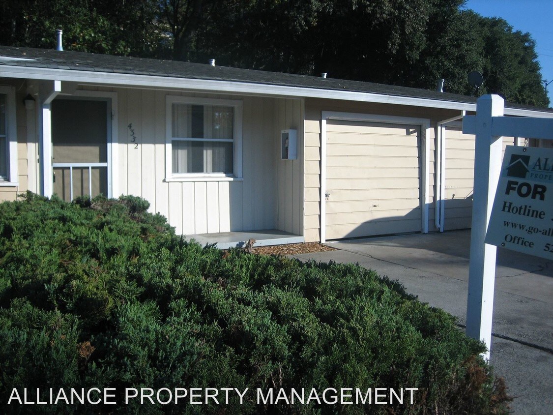 Primary Photo - 4330 Montgomery Dr