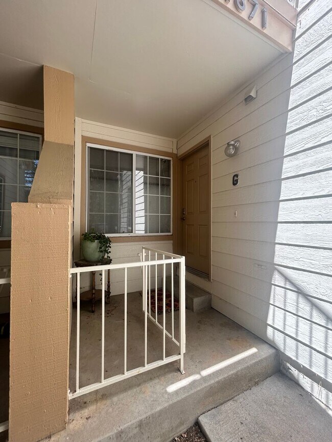 Foto del edificio - 4871 White Rock Cir
