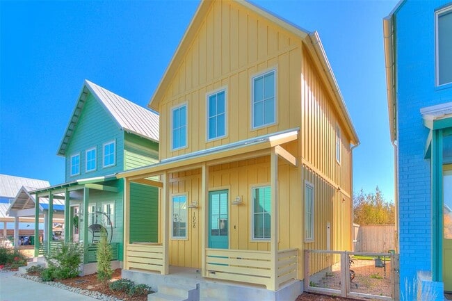 Building Photo - 1056 Hangar Dr