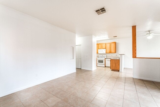 Foto del edificio - 3 Bedroom Condo with an Open Floor Plan!