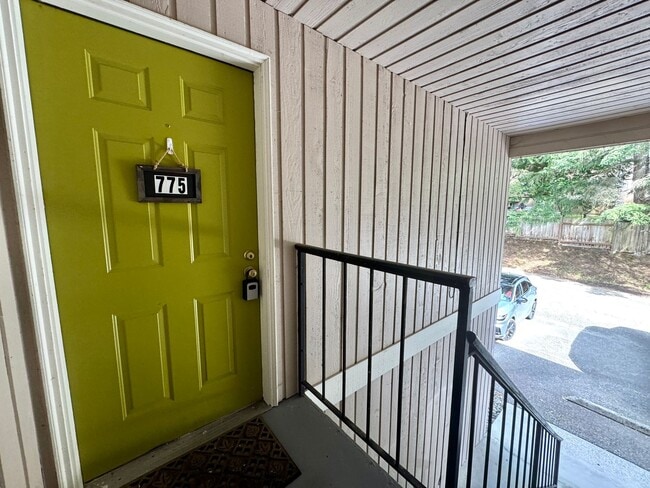 77X Four-Plex - 77X Four-Plex Apartment