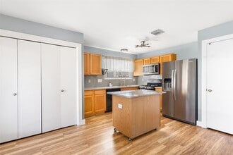 Building Photo - 415 Laurel Pine Dr