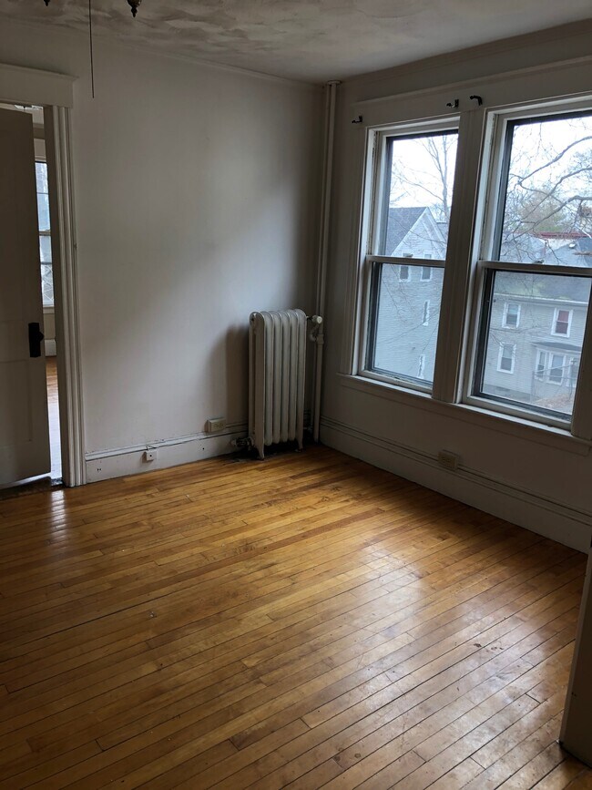 Building Photo - 497 Cumberland Ave