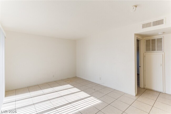 Foto del edificio - 3370 S Athens St
