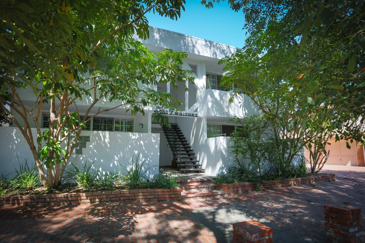 Primary Photo - 4217 Whitsett Ave