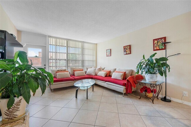 Foto del edificio - 3199 S Ocean Dr