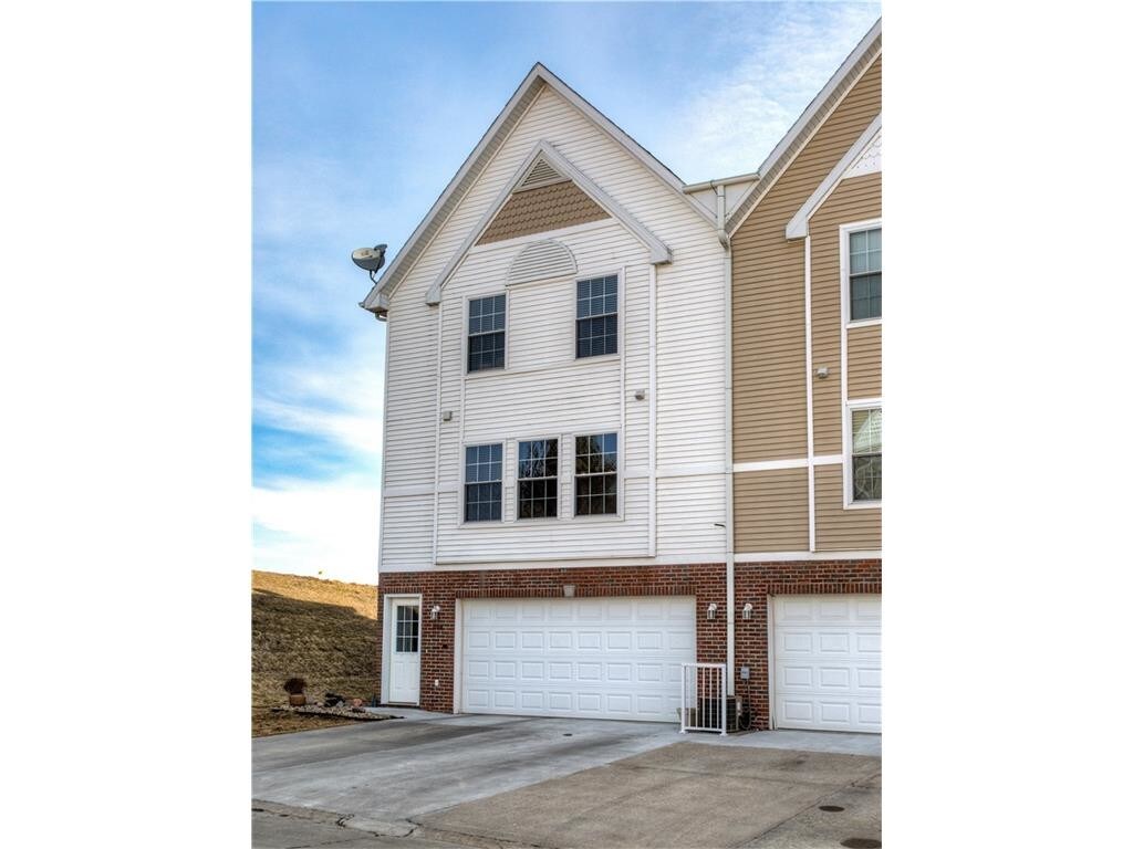 1164 SE Village View Ln, Ankeny, IA 50021 Townhome Rentals in Ankeny