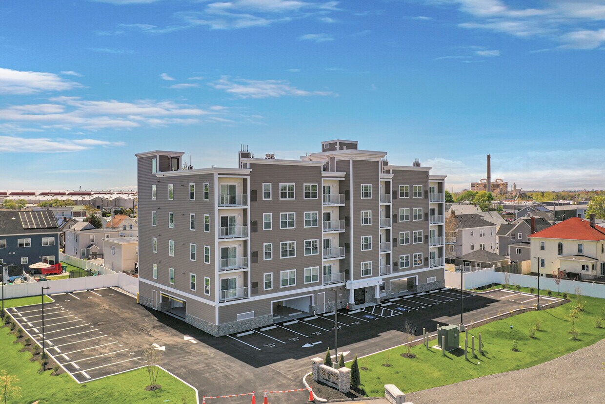 Primary Photo - Riverway Apartments