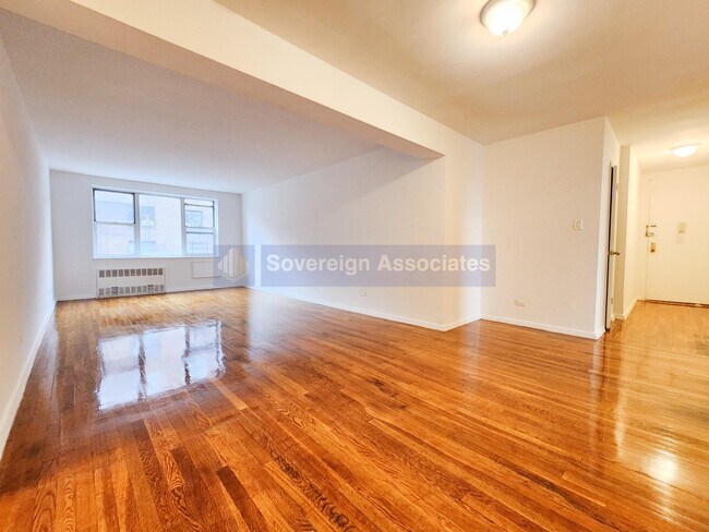 Building Photo - 3555 Oxford Avenue