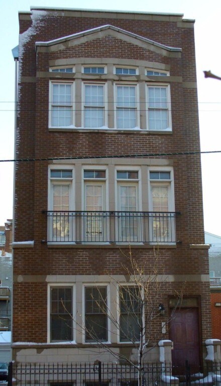 Foto del edificio - 1321 W Belmont Ave