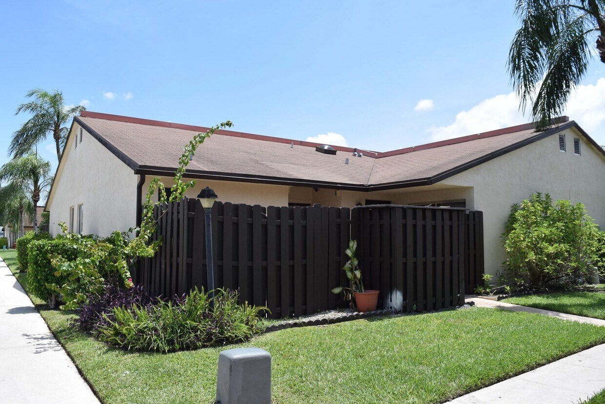 Primary Photo - 3703 Waterview Cir