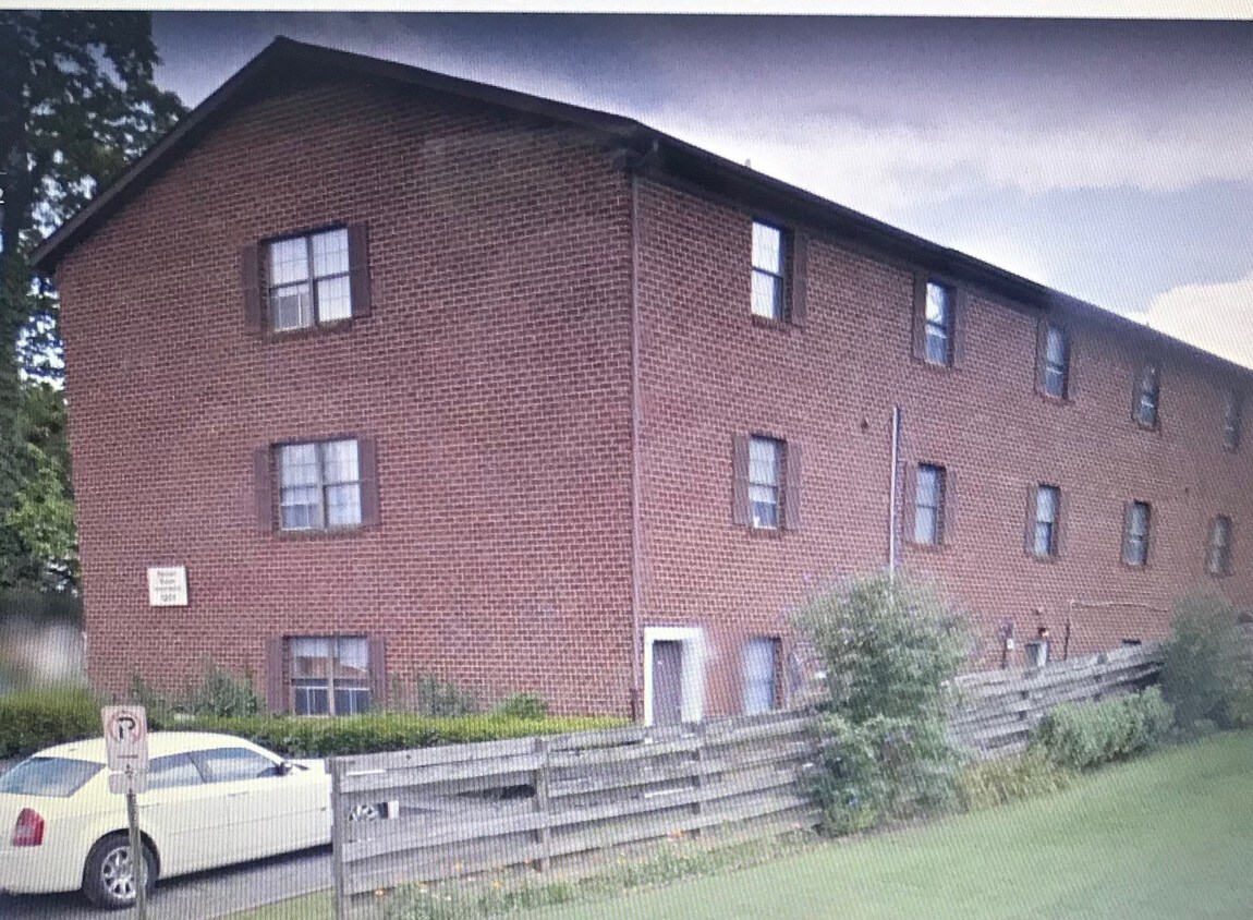 Red Coat Manor Apartments 12011207 Clement St Radford, VA