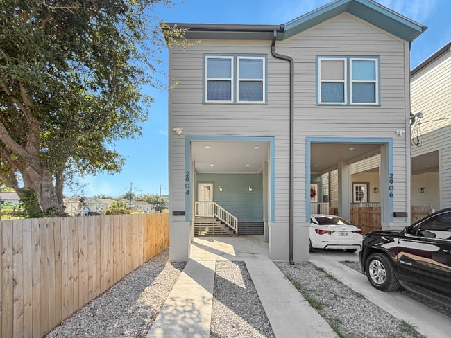 Building Photo - 2904 Mandeville St