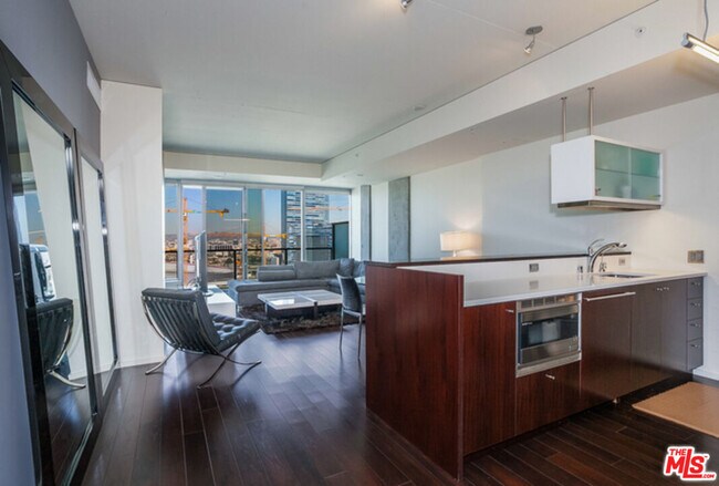 Foto del edificio - 1155 S Grand Ave