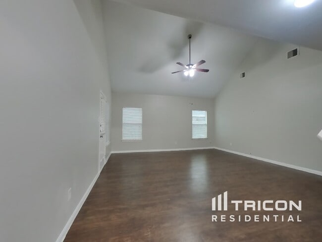 Foto del edificio - 21439 Palma Grove Way