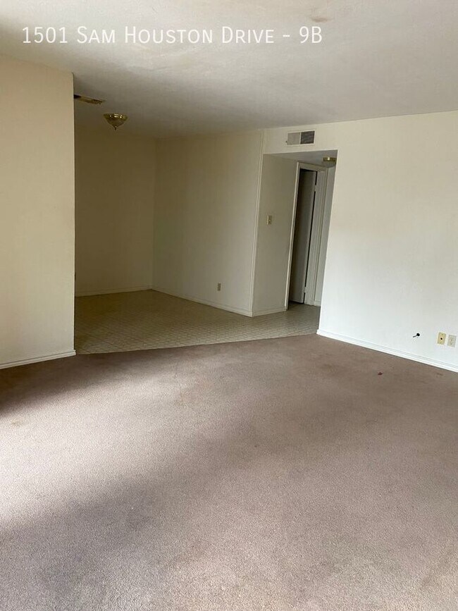 Building Photo - Now leasing