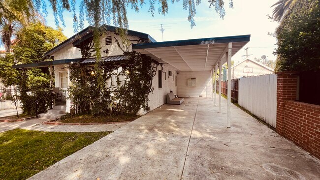 Building Photo - 4632 Lemona Ave