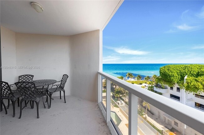 Foto del edificio - 6423 Collins Ave